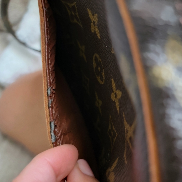 LOUIS VUITTON Authentic Danube Crossbody - Picture 14 of 15